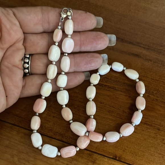 SOLD…..Pink Conch Shell Necklace - Picture 4 of 4